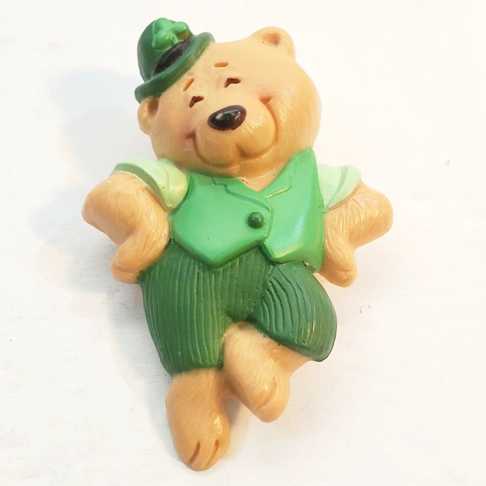 Vtg 1986 Hallmark Cards Hard Plastic Dancing Irish Leprechaun Bear Brooch Pin